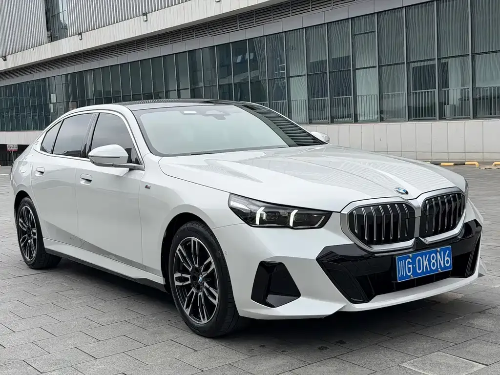 BMW 5 Series — фото 4