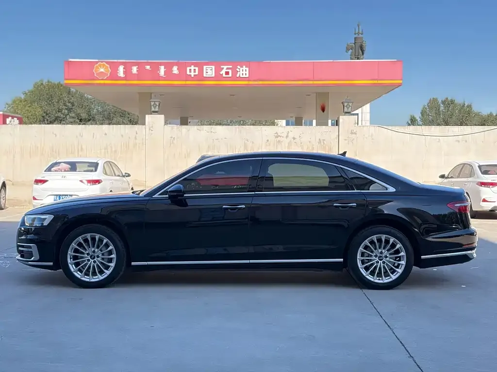 Audi A8 — фото 5
