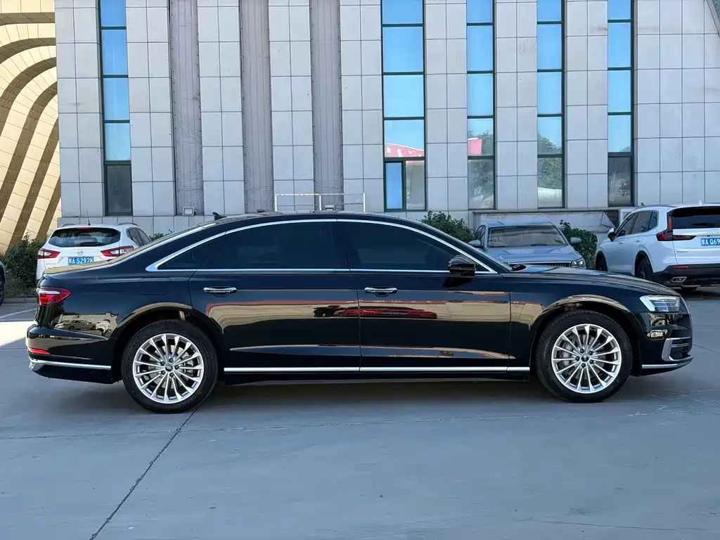 Audi A8 — фото 8