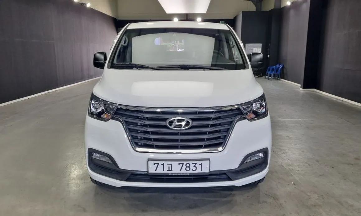 Hyundai Starex — фото 1