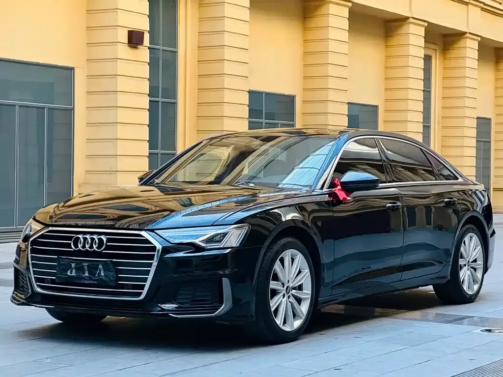 Audi A6L — фото 1