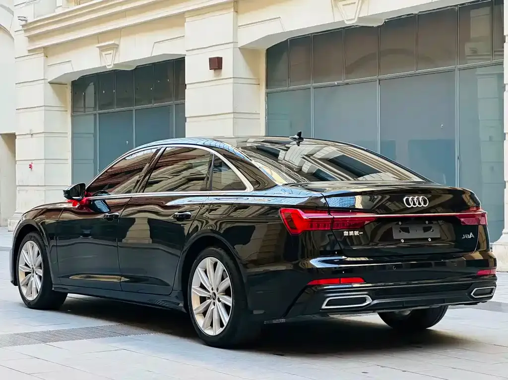 Audi A6L — фото 9