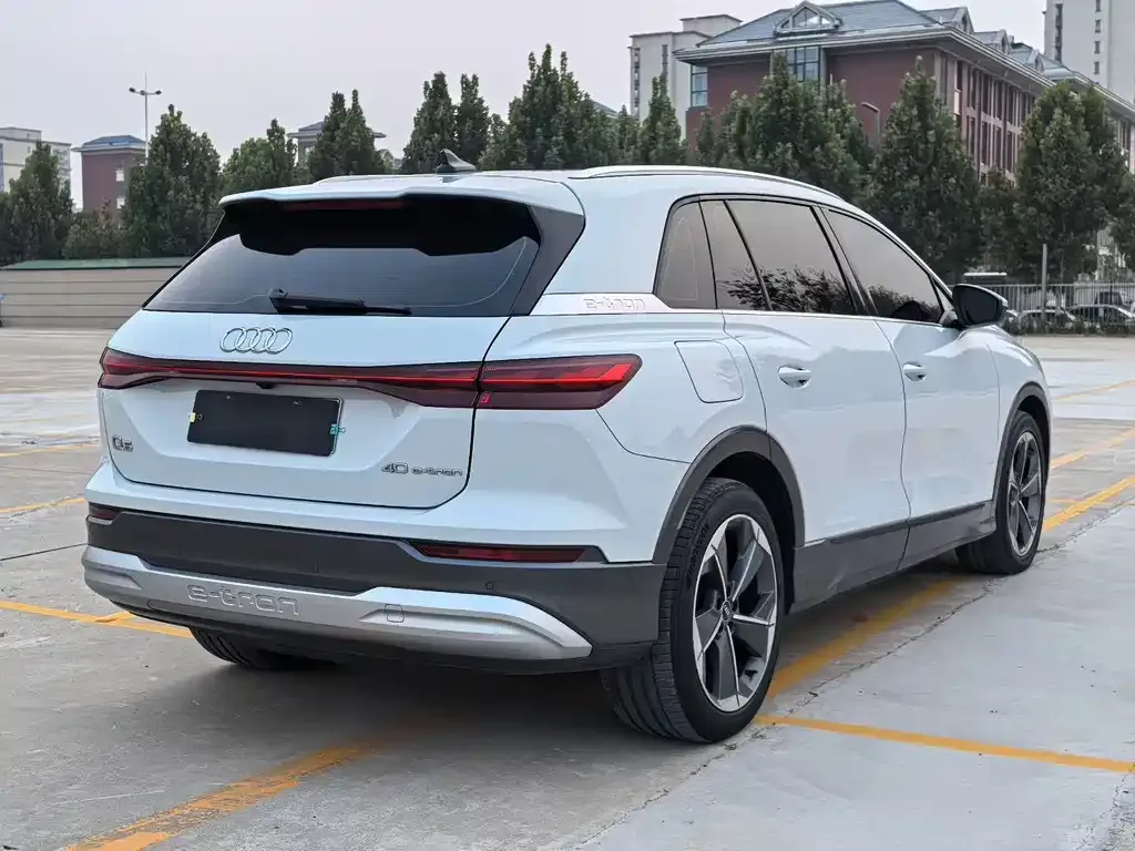 Audi Q5 e-tron — фото 2