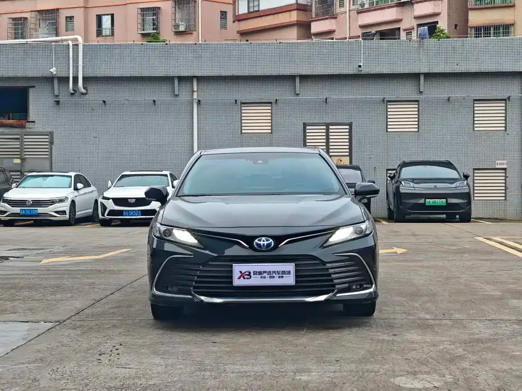 Toyota Camry — фото 2