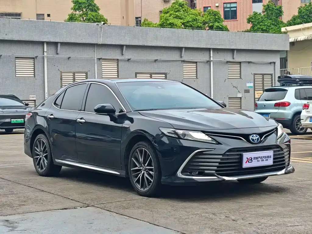 Toyota Camry — фото 3