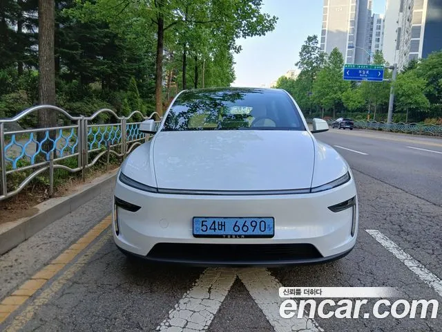 Tesla Model Y — фото 1
