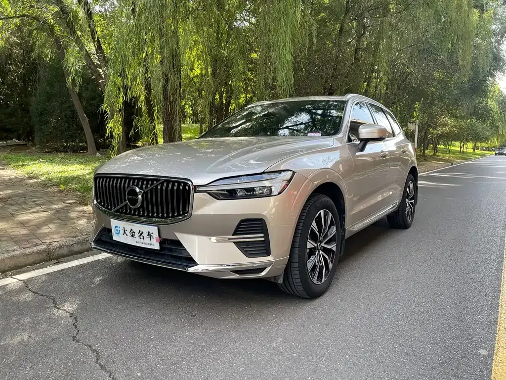 Volvo XC60 — фото 1