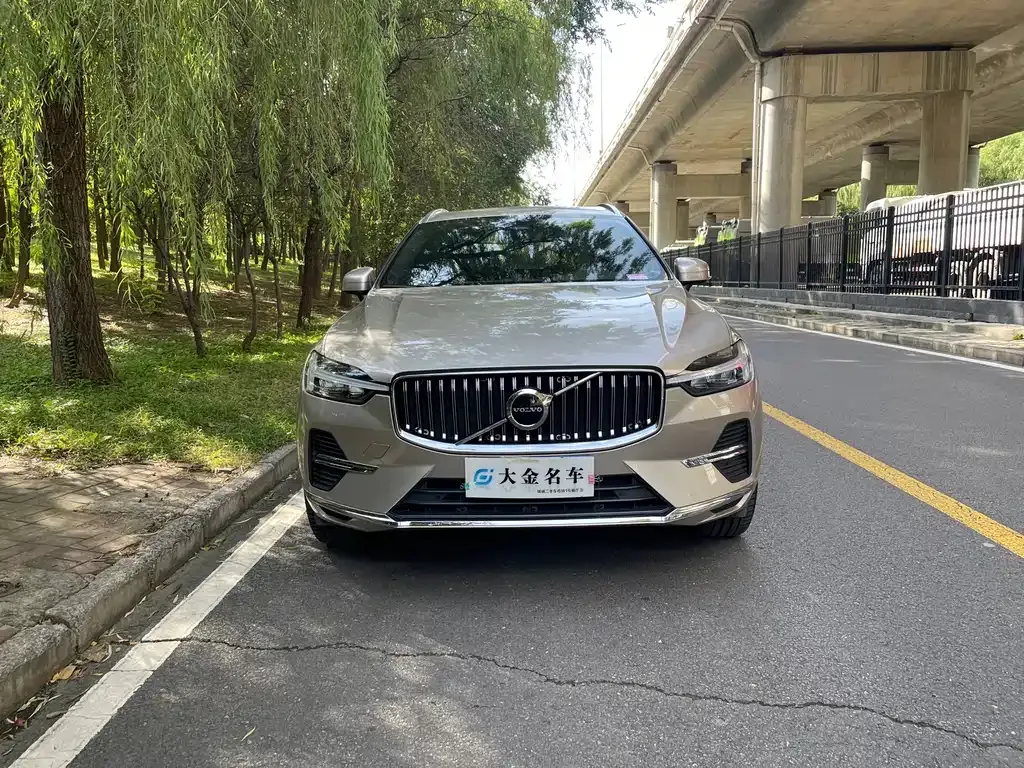 Volvo XC60 — фото 10