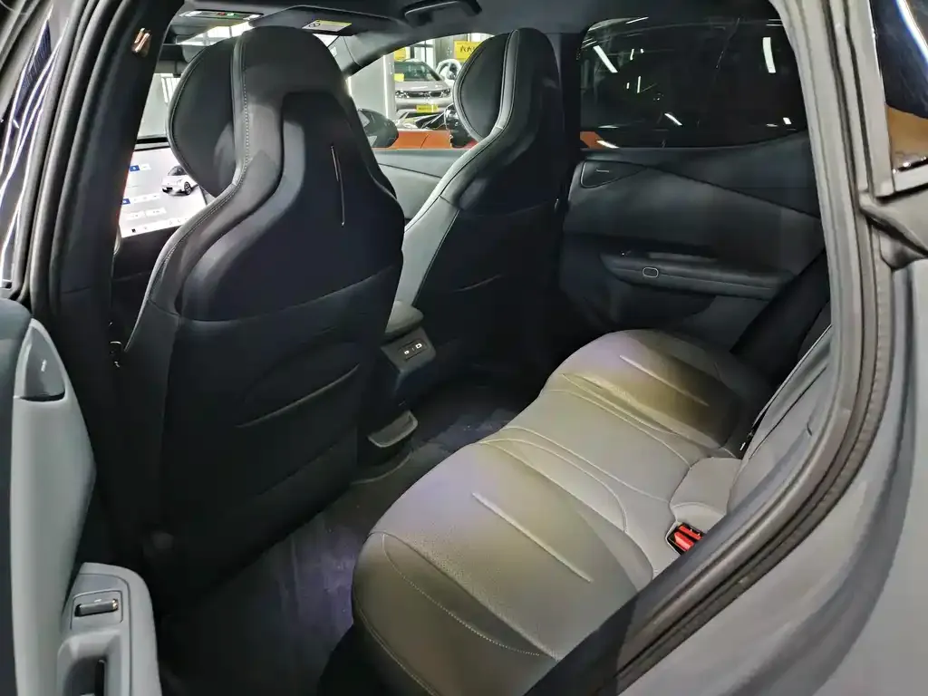 Lynk & Co 20 — фото 10