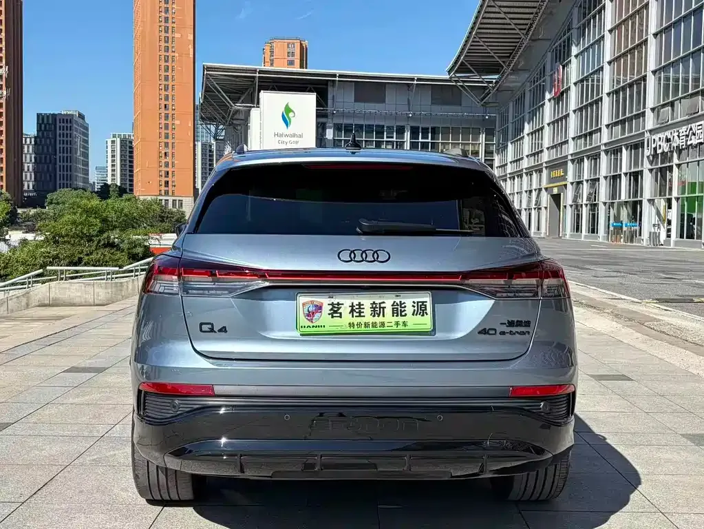 Audi Q4 e-tron — фото 2
