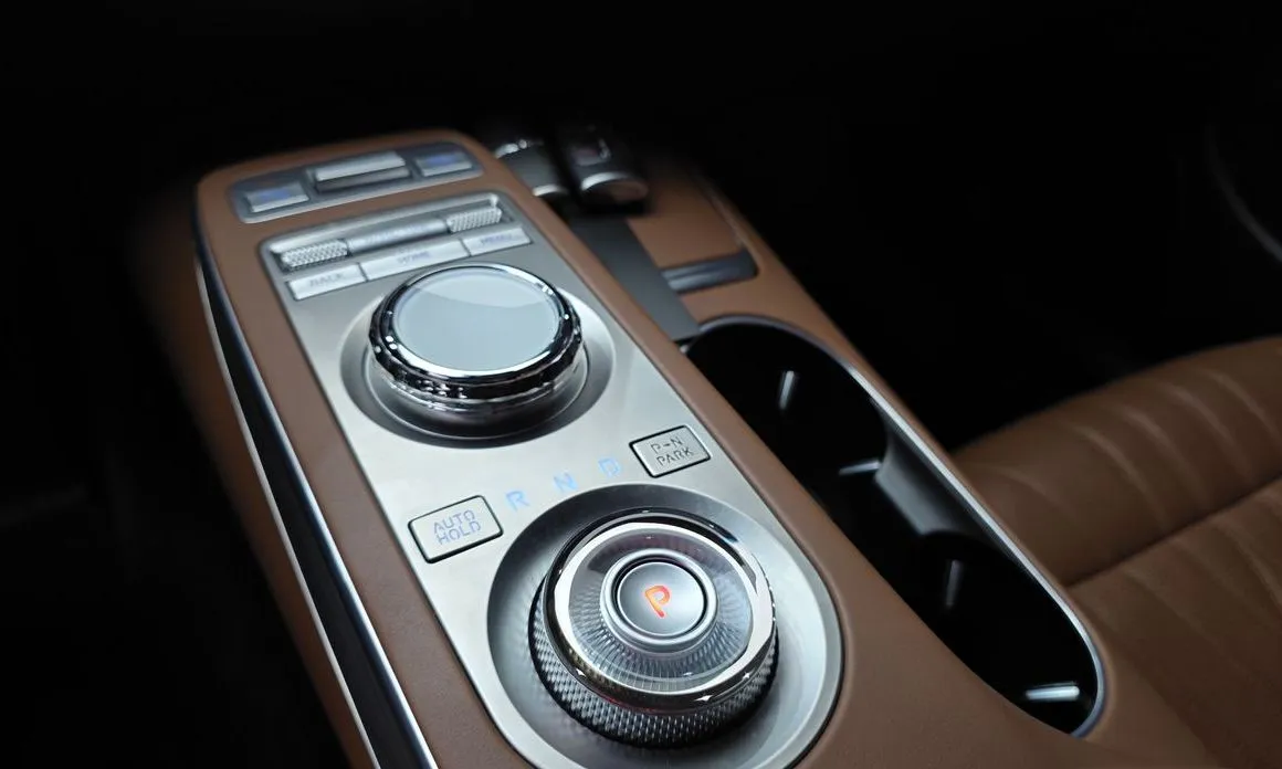 Genesis GV70 — фото 2