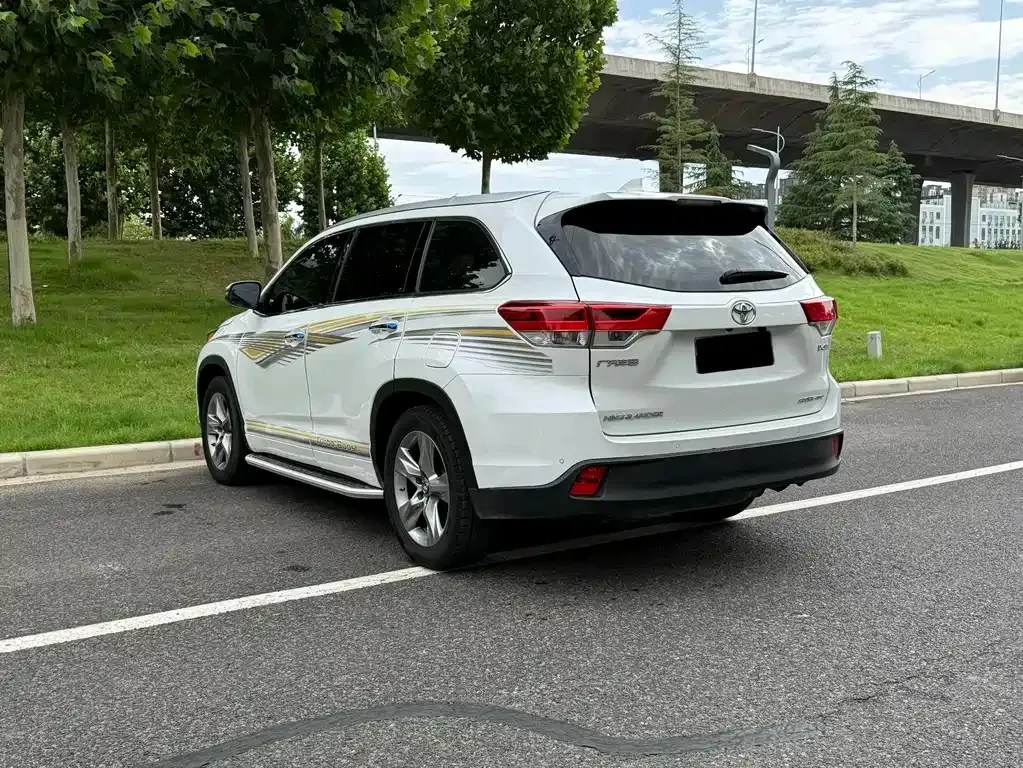 Toyota Highlander — фото 4
