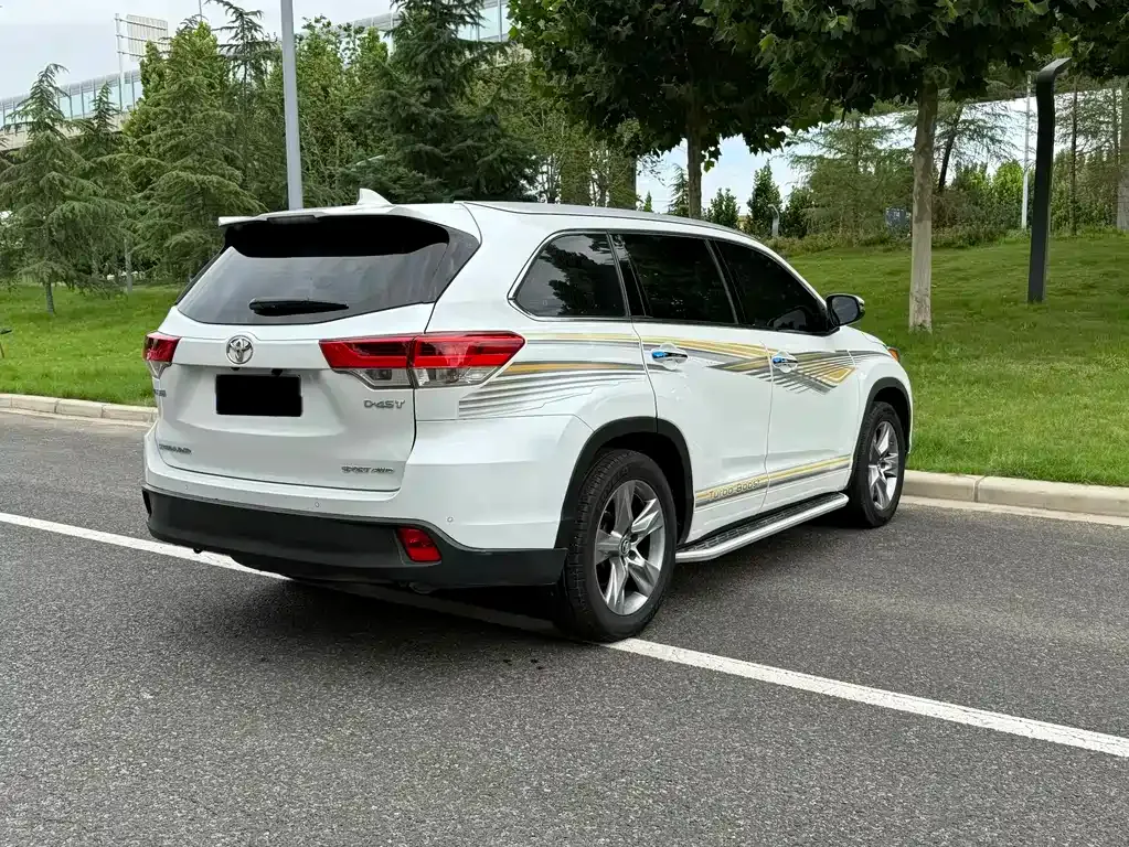 Toyota Highlander — фото 9
