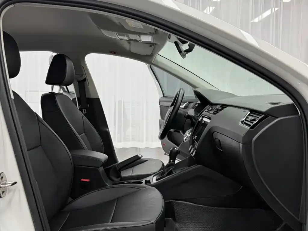 Skoda Octavia — фото 10