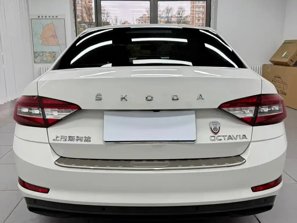 Skoda Octavia — фото 7