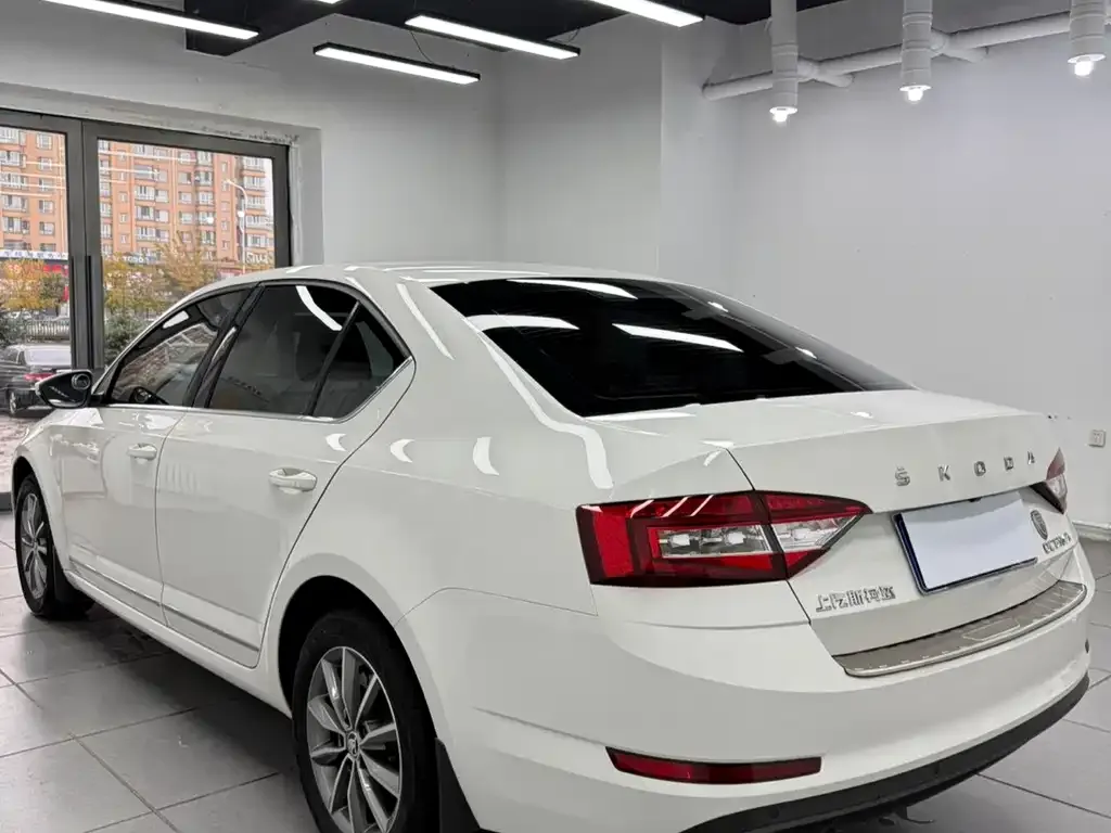 Skoda Octavia — фото 5