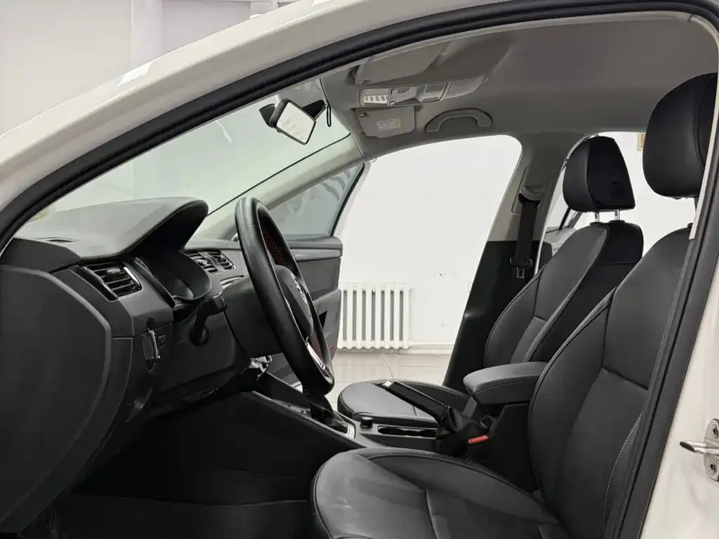 Skoda Octavia — фото 6