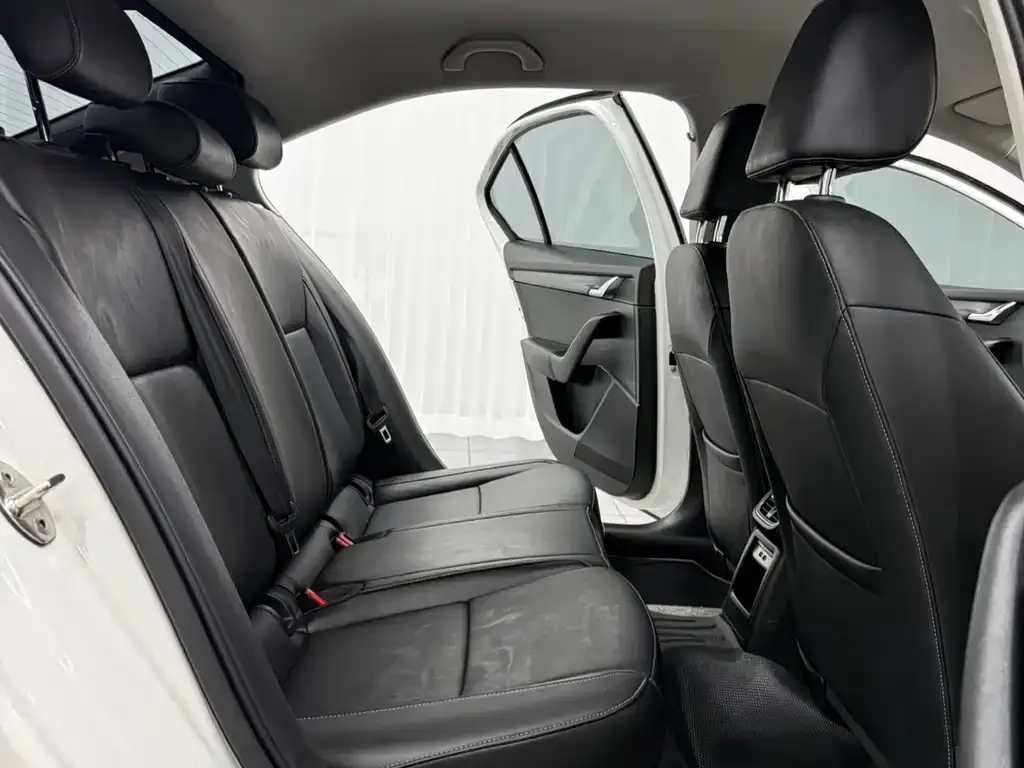 Skoda Octavia — фото 4