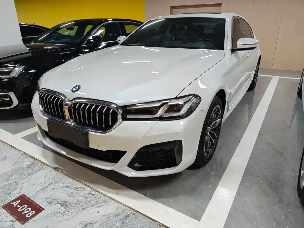 BMW 5 Series — фото 1