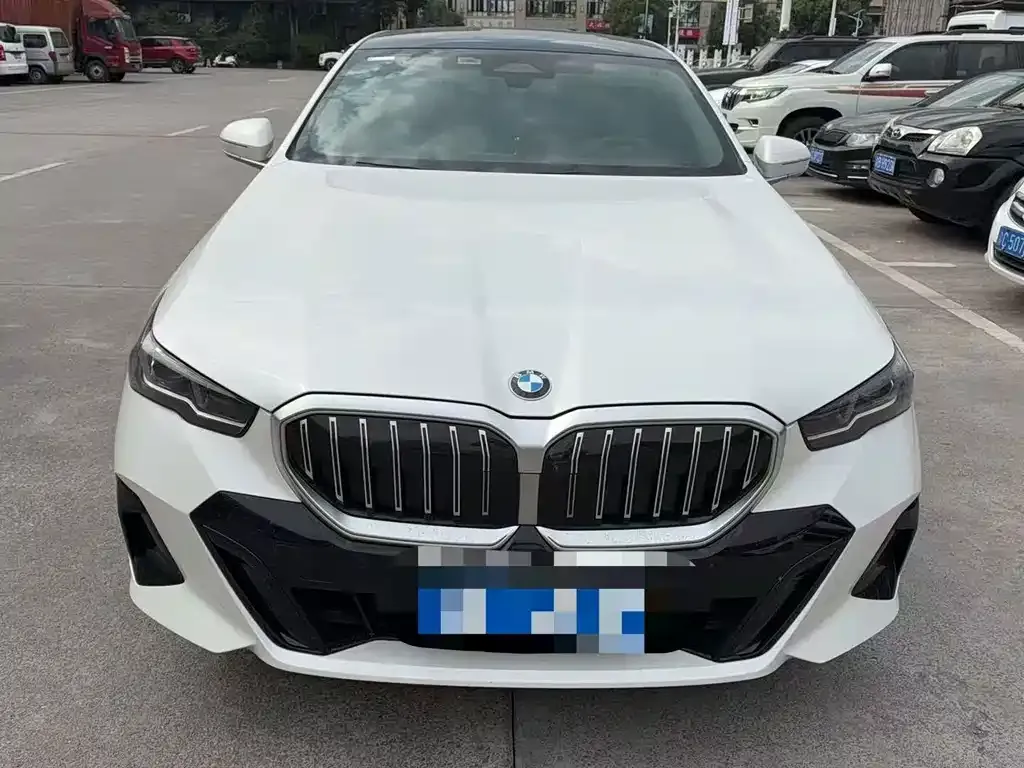 BMW 5 Series — фото 1
