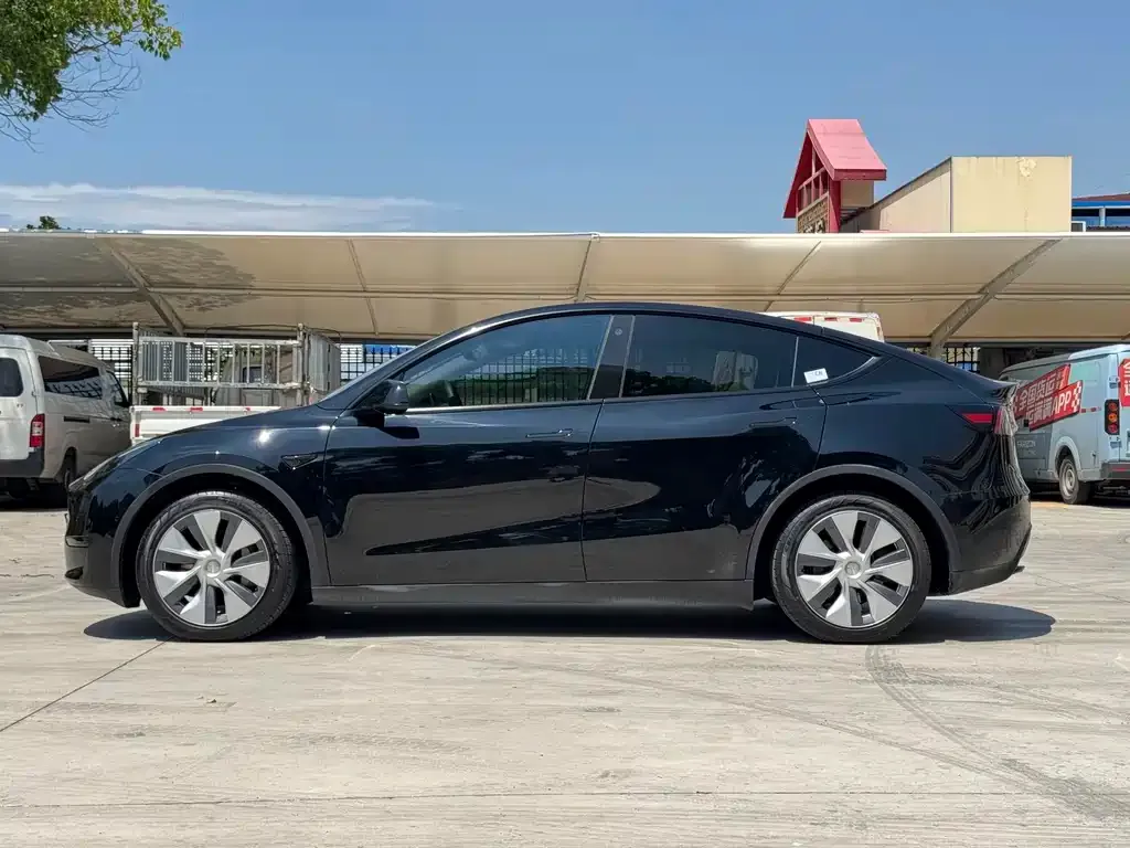 Tesla Model Y — фото 7