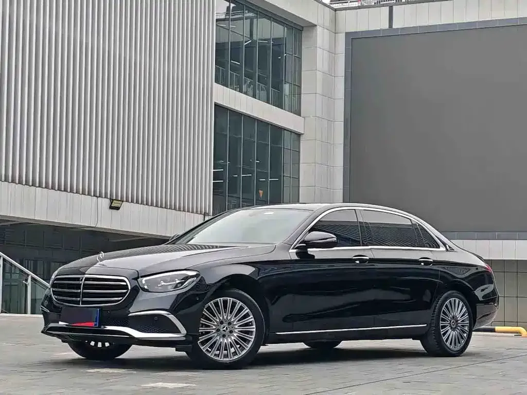 Mercedes-Benz E-Class — фото 3