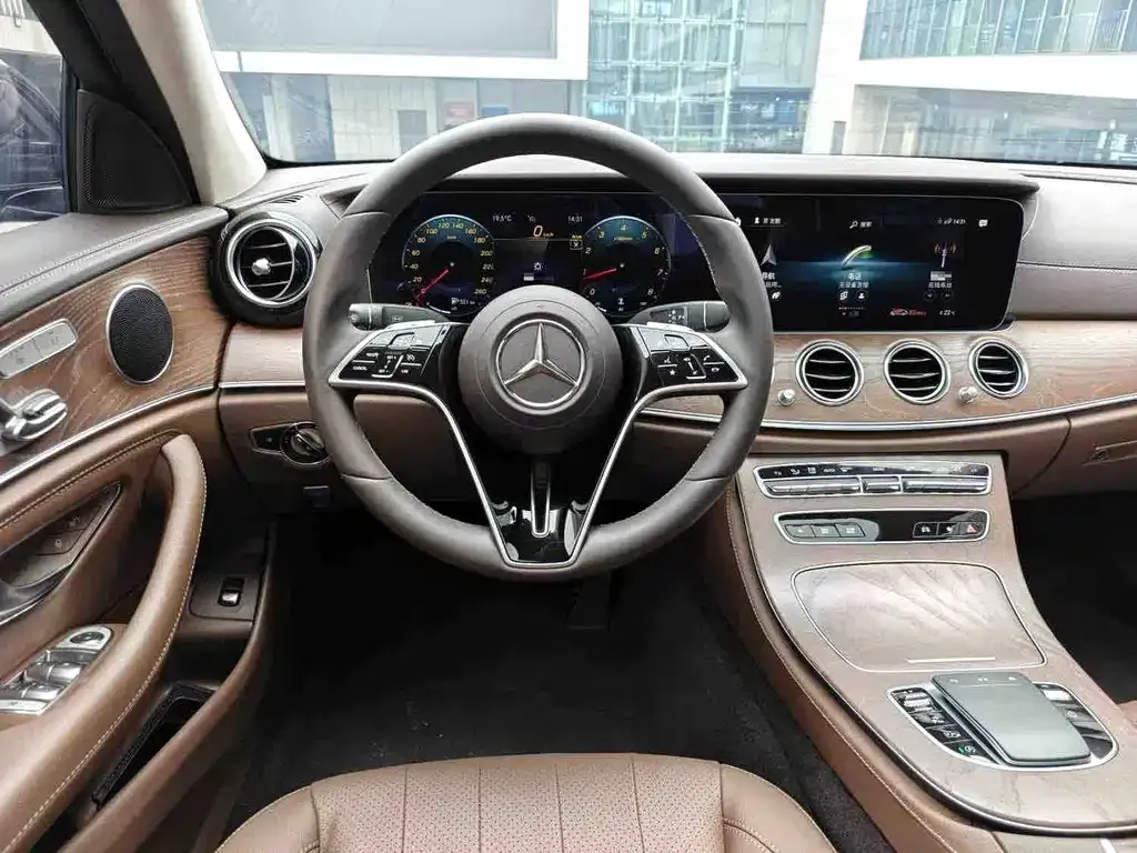 Mercedes-Benz E-Class — фото 10