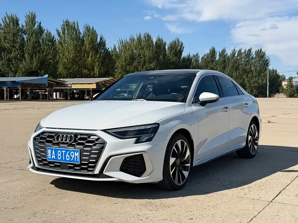 Audi A3 — фото 1