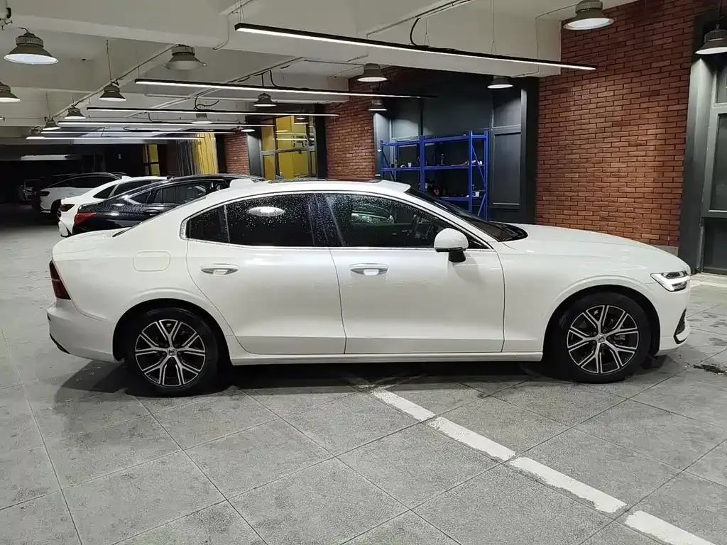 Volvo S60 — фото 4