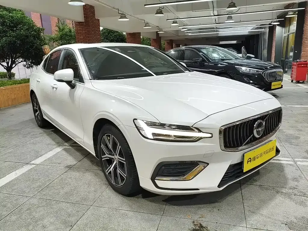 Volvo S60 — фото 10