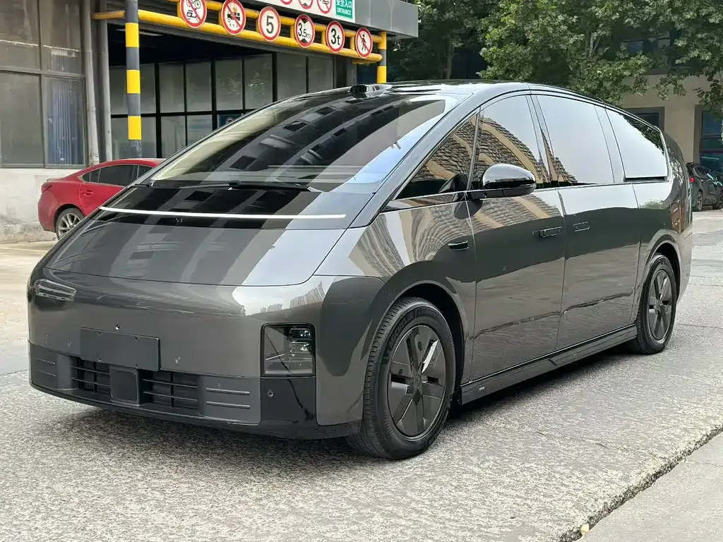Li Auto MEGA — фото 1
