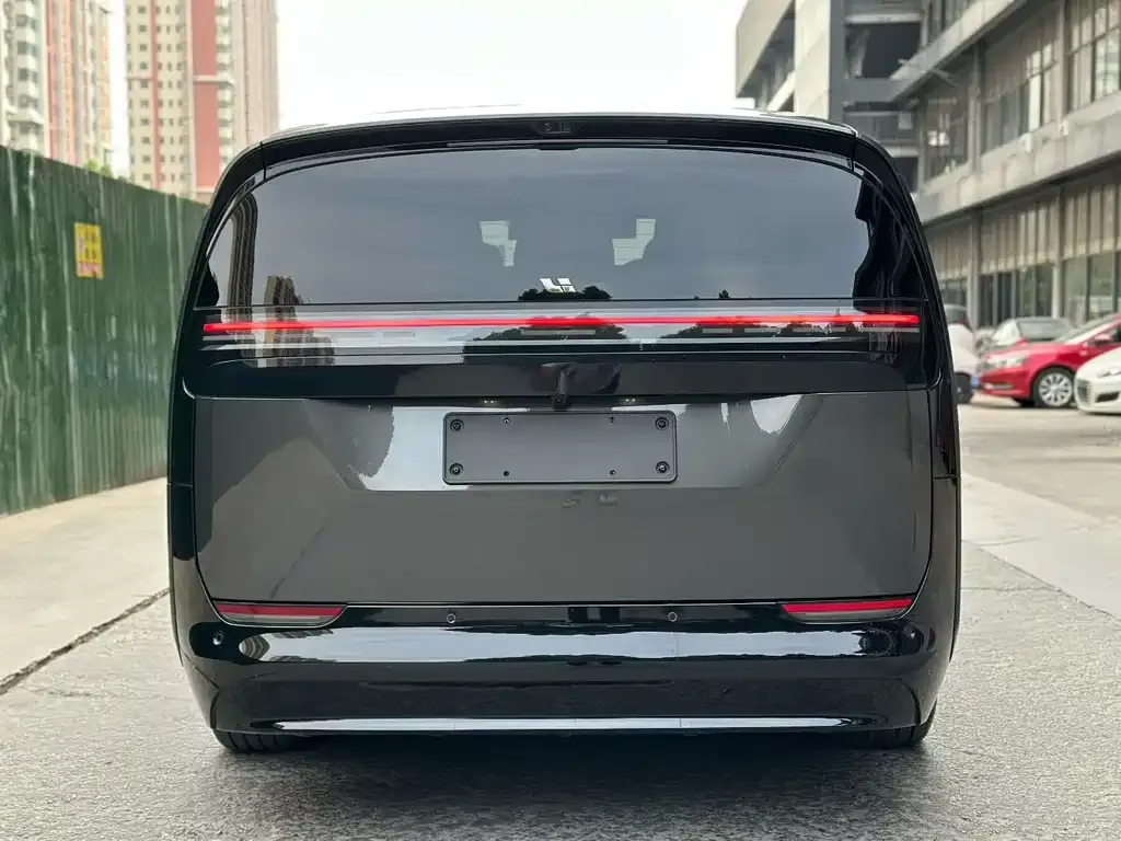 Li Auto MEGA — фото 6