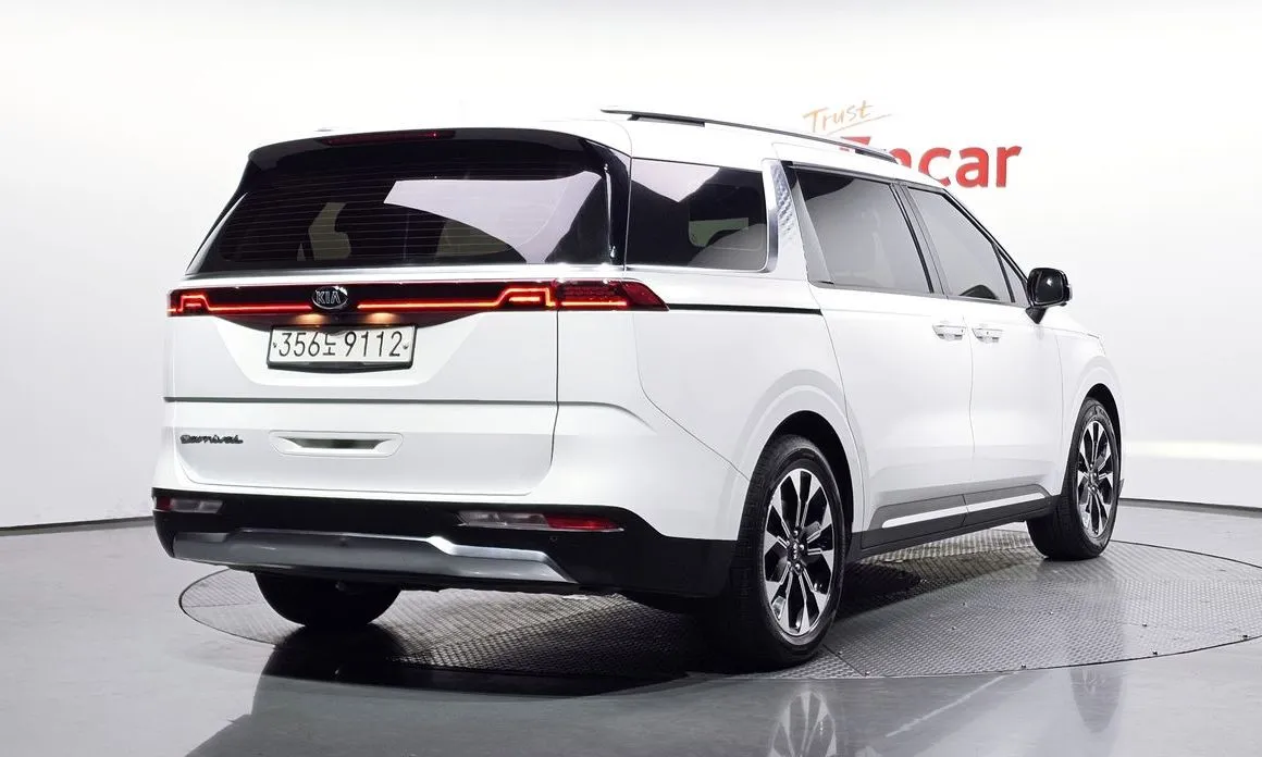 Kia Carnival — фото 4