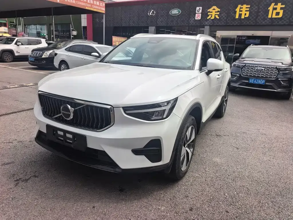 Volvo XC40 — фото 1
