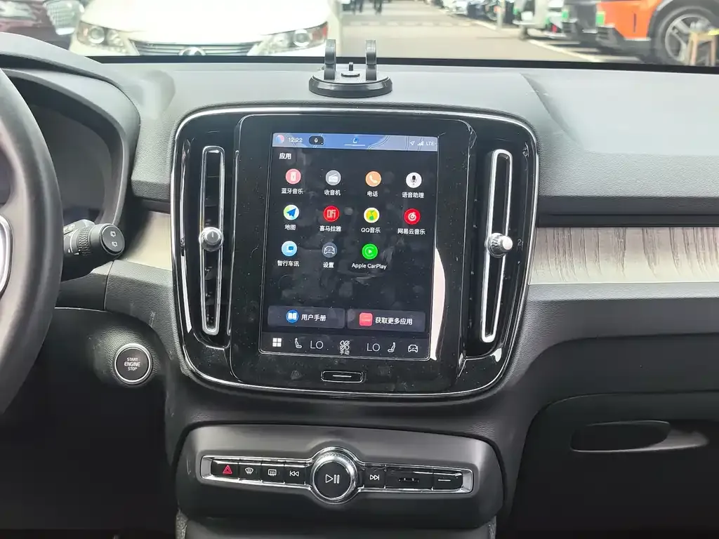 Volvo XC40 — фото 2