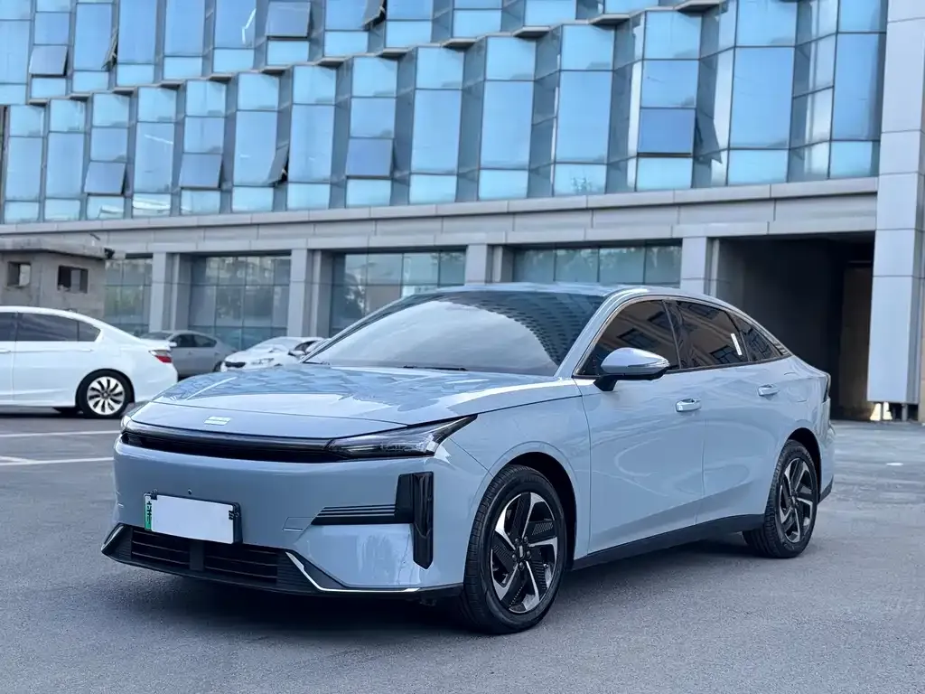 Geely Galaxy L6 — фото 1