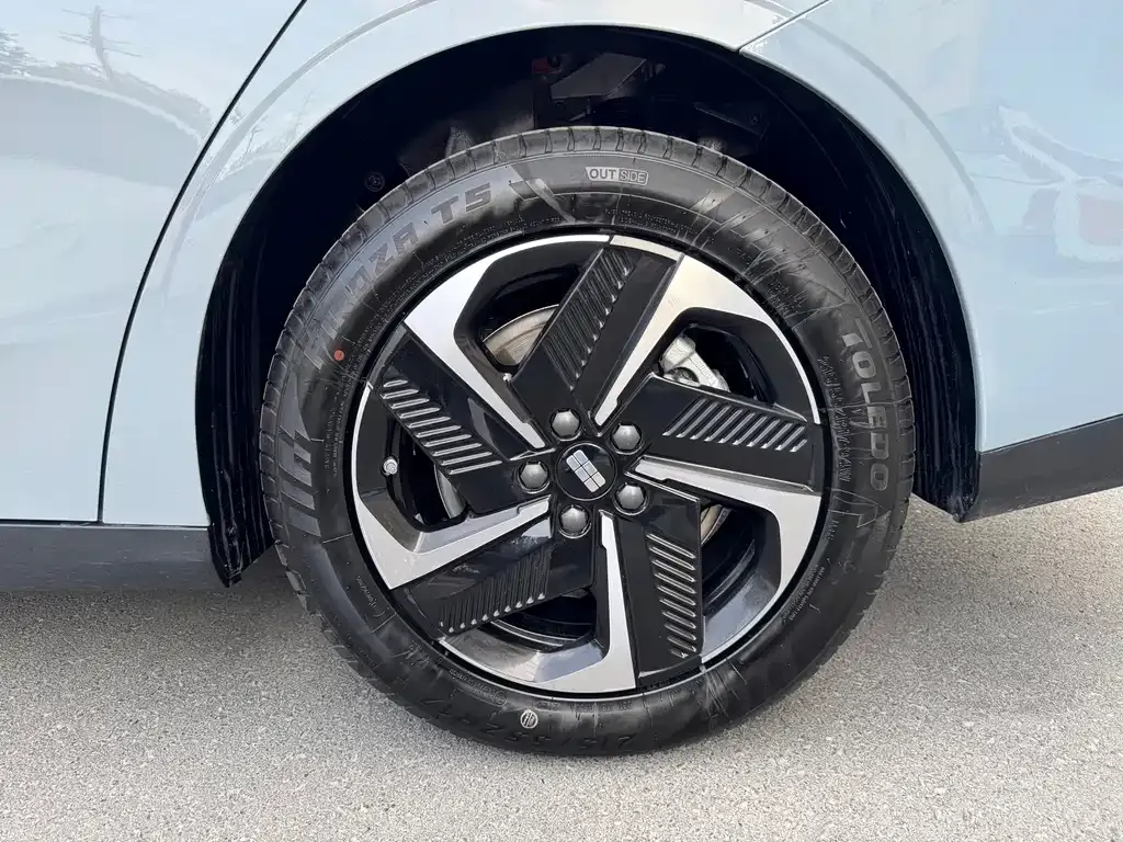 Geely Galaxy L6 — фото 10