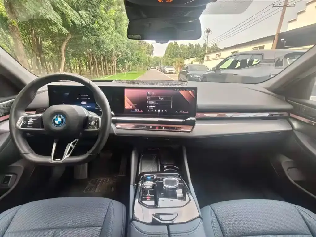 BMW i5 — фото 8