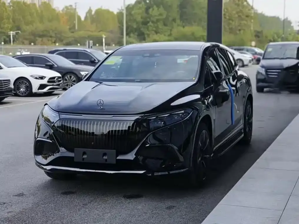 Mercedes-Benz EQS SUV — фото 1