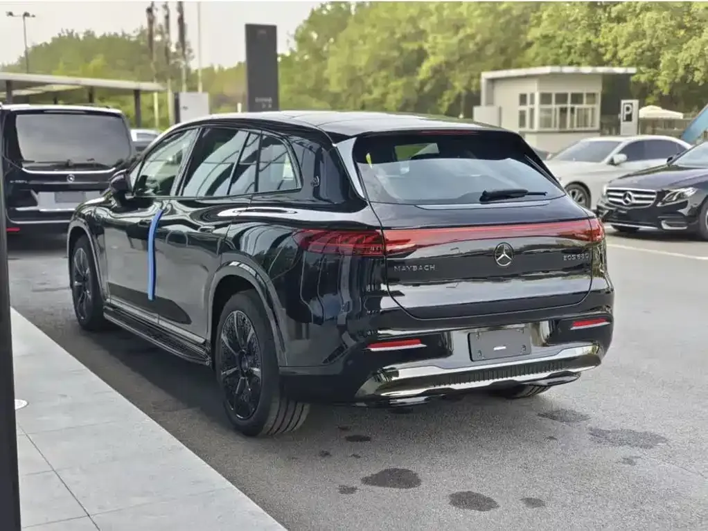 Mercedes-Benz EQS SUV — фото 5