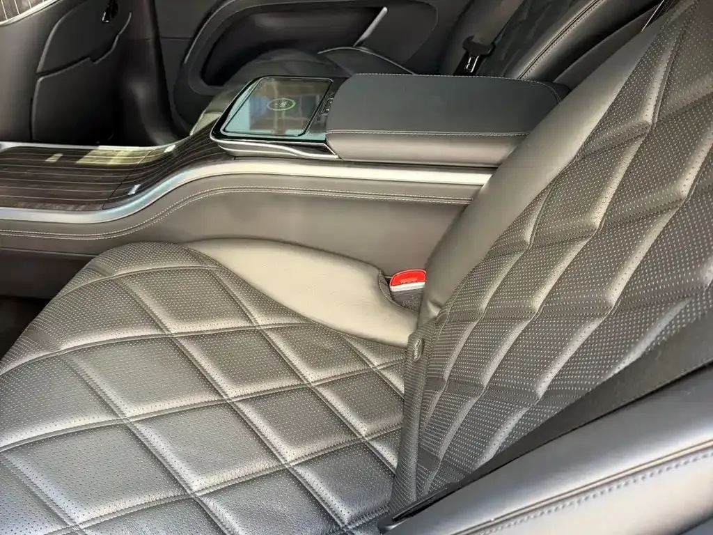Mercedes-Benz EQS SUV — фото 6
