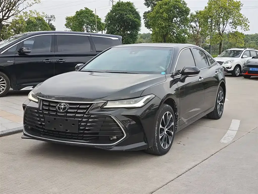 Toyota Avalon — фото 1