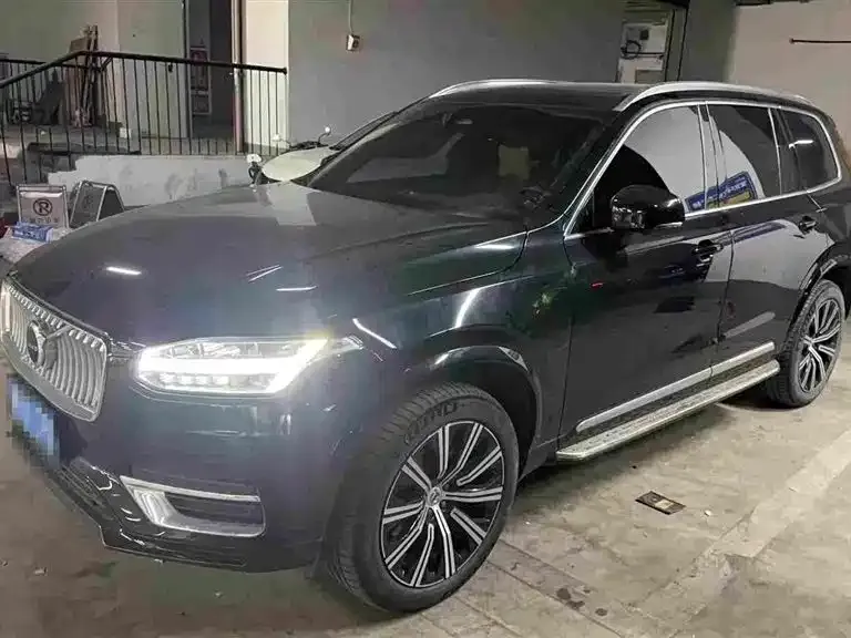 Volvo XC90 — фото 1