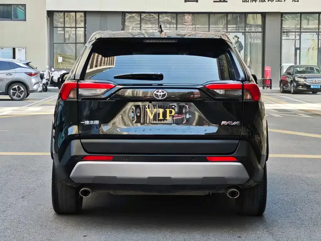 Toyota RAV4 — фото 9
