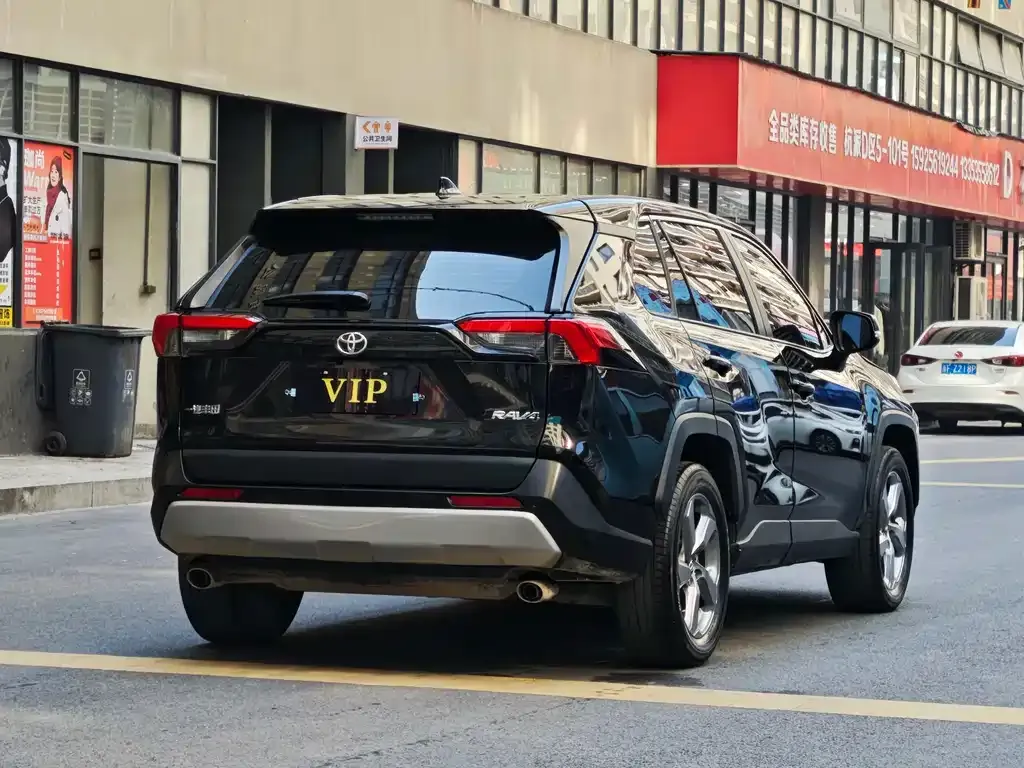 Toyota RAV4 — фото 8