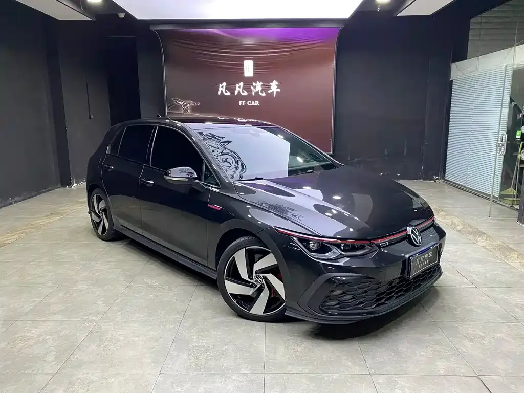 Volkswagen Golf GTI — фото 1