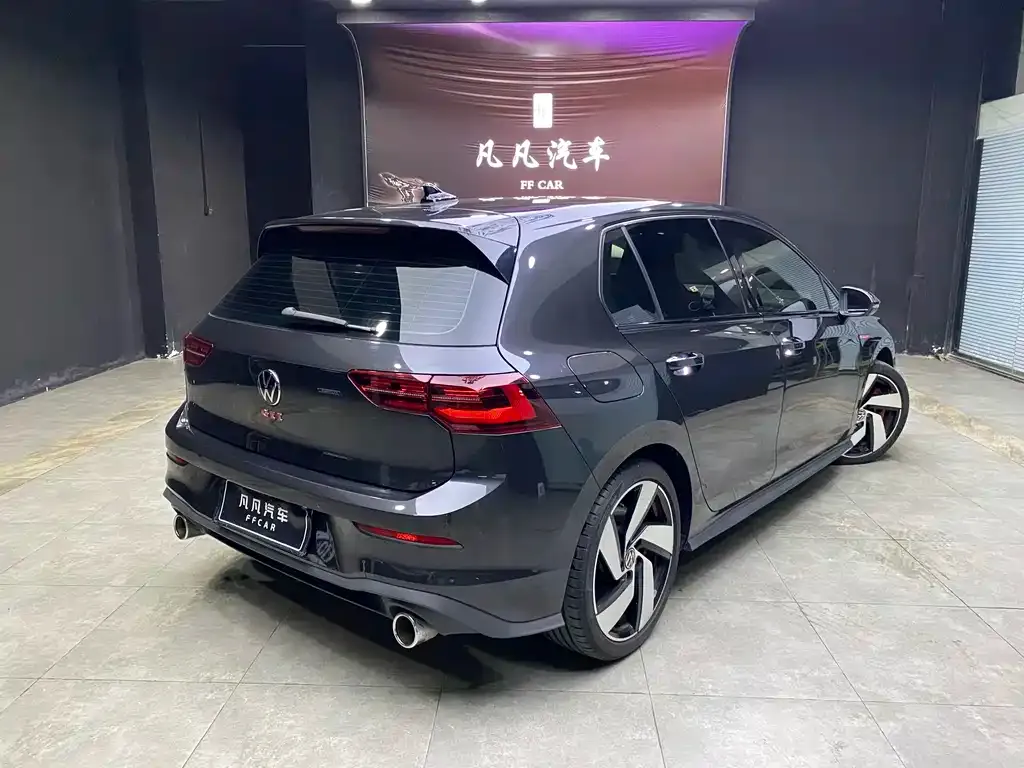 Volkswagen Golf GTI — фото 5