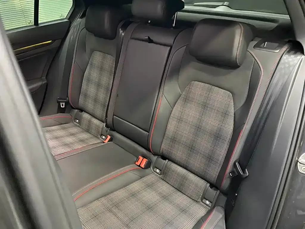 Volkswagen Golf GTI — фото 7