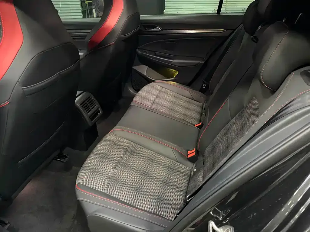 Volkswagen Golf GTI — фото 2