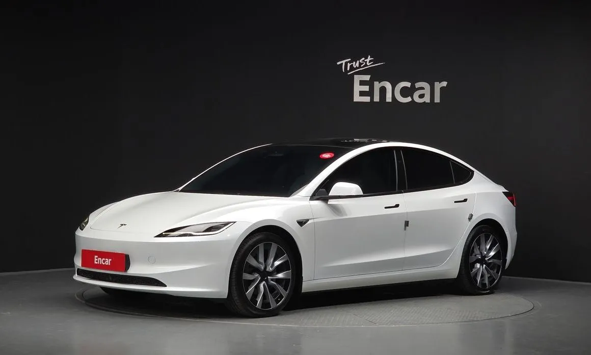 Tesla Model 3 — фото 1